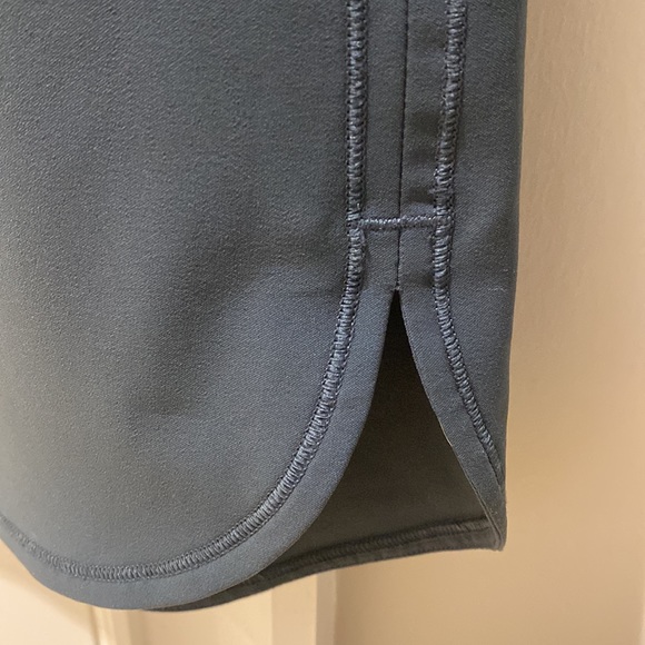 Lululemon “On the Fly” Skirt-size 2 - Picture 4 of 5